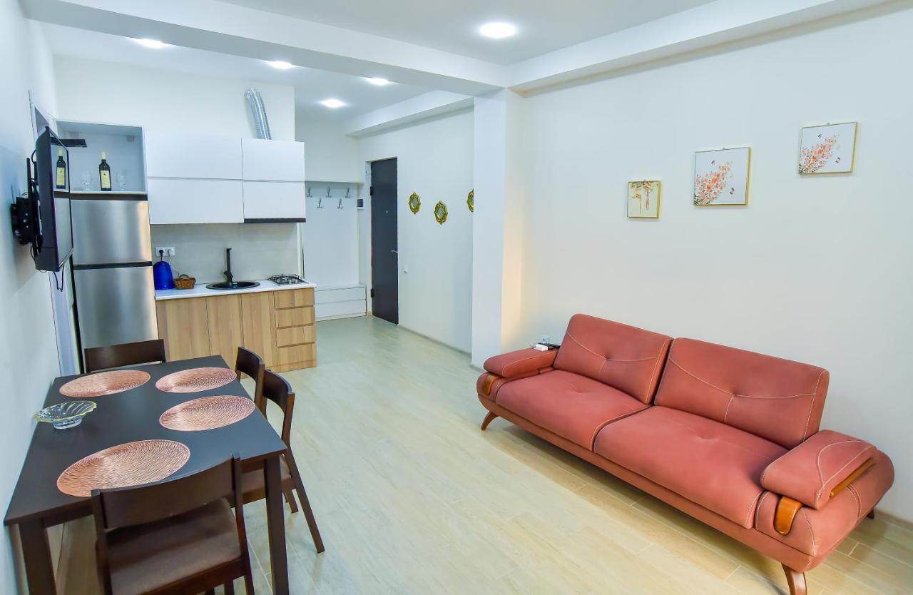 Valkhida'S Apartment Kutaisi Bagian luar foto