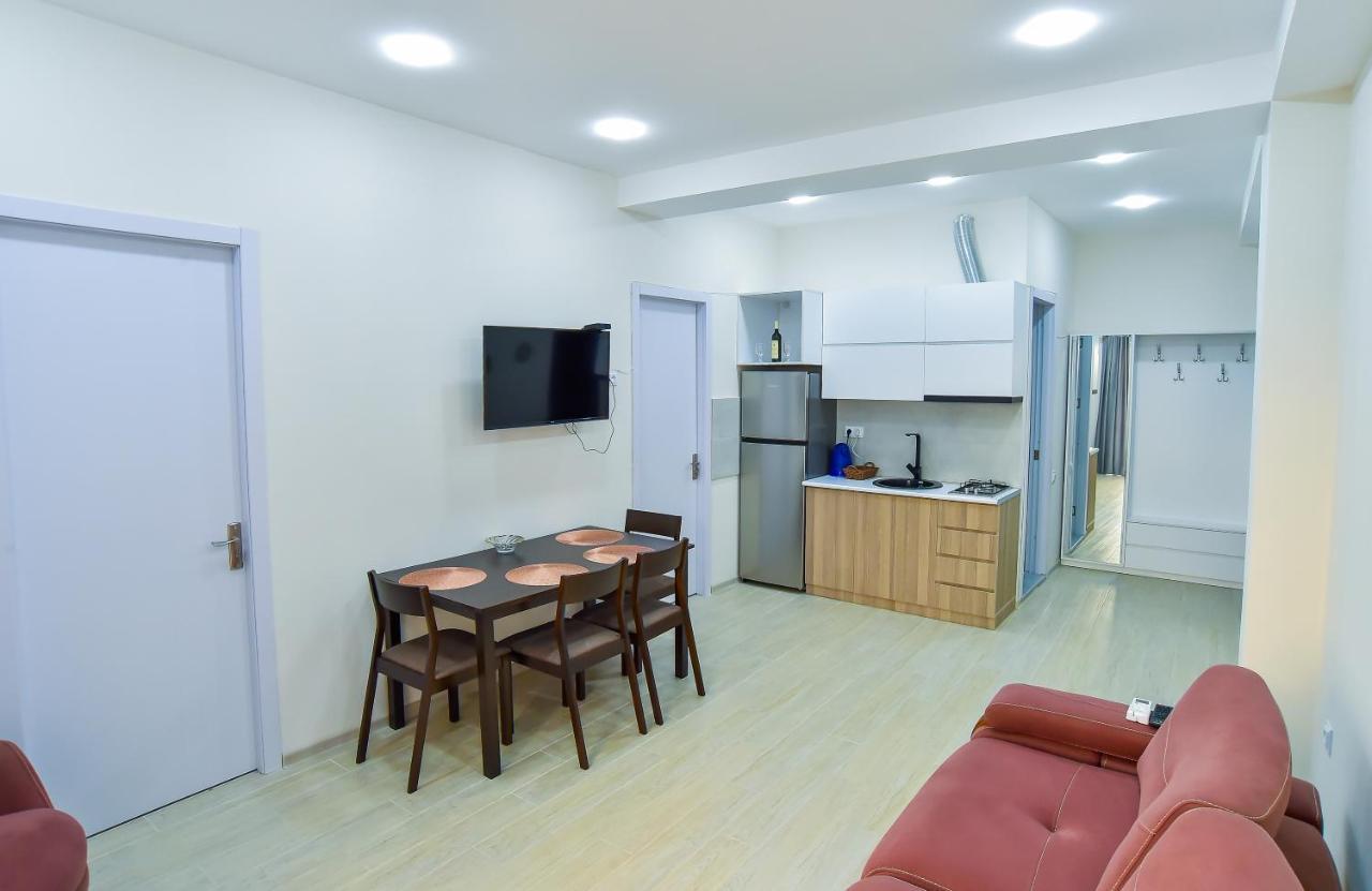 Valkhida'S Apartment Kutaisi Bagian luar foto
