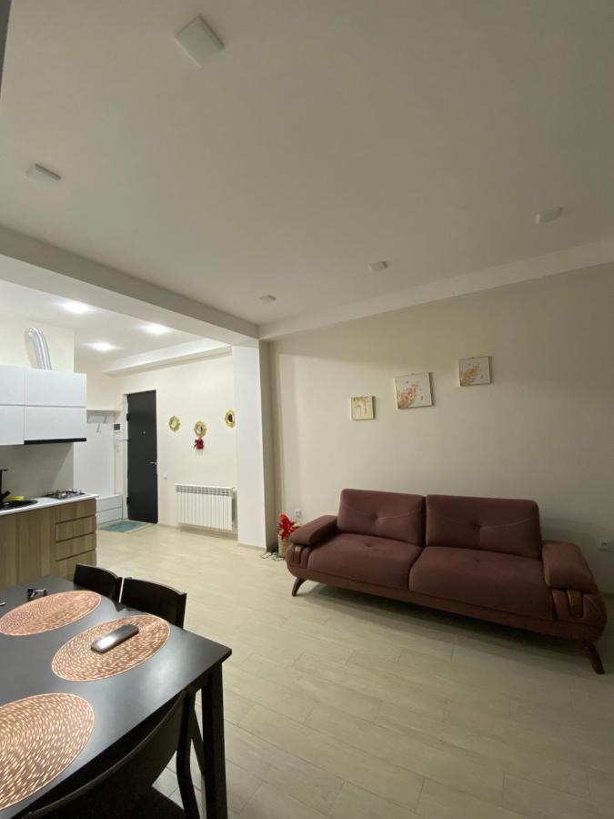 Valkhida'S Apartment Kutaisi Bagian luar foto